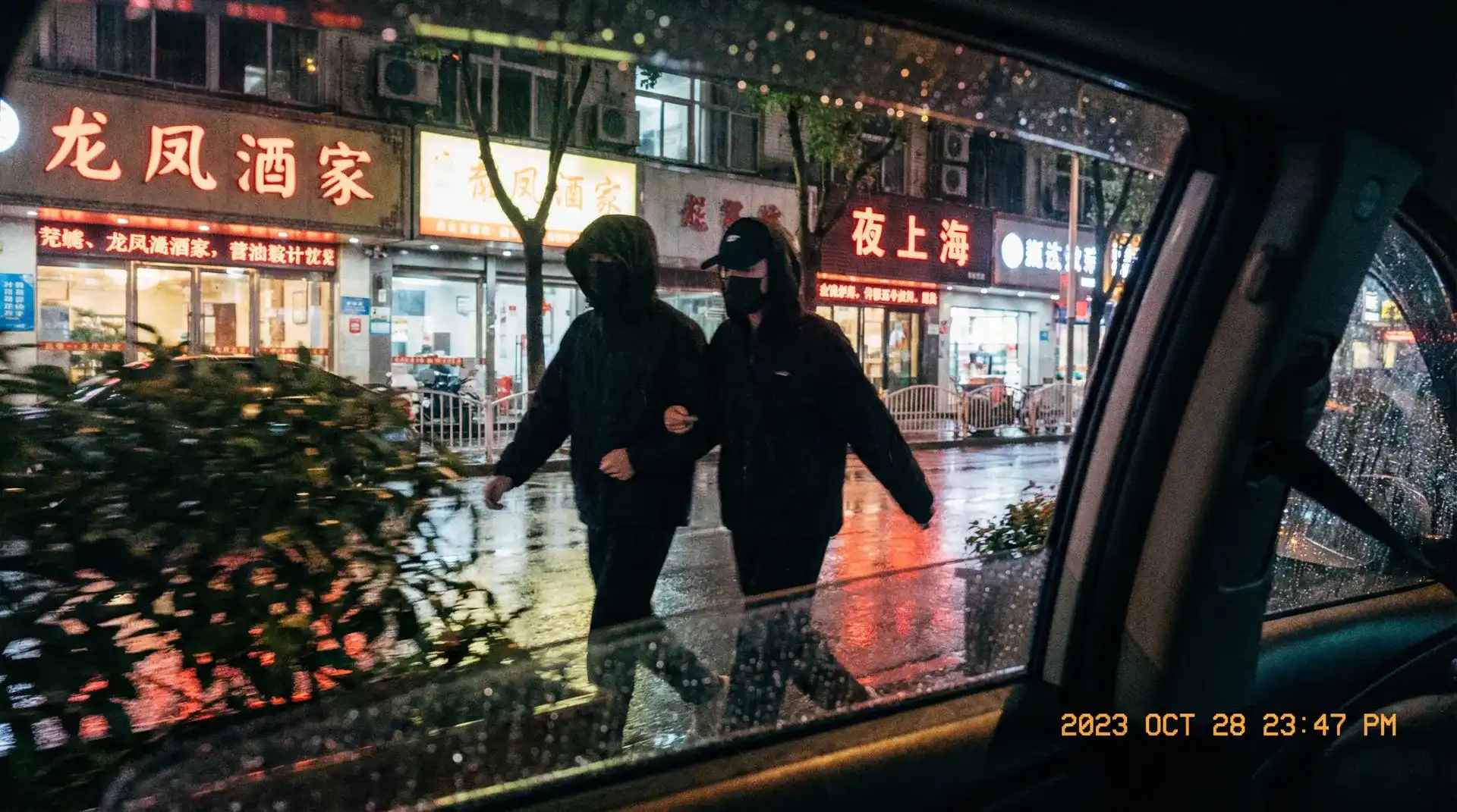 《海角51暗网》_海角51暗网最新入口 | 深度揭秘海角51暗网 - 顶流明星深夜密会现场抓拍照片